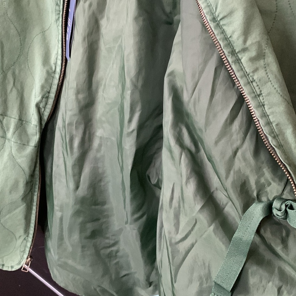 Universal Thread Women’s Green Cinch Waist Decorative Quilted Pattern Jacket - Picture 12 of 13
